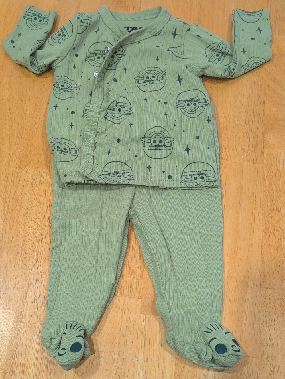 LIKE NEW 3-6M Star Wars Baby Yoda Green Ribbed Two-Piece Pajama Set